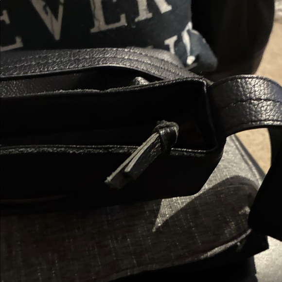 The Sak Black Leather Shoulder Bag no call outs - Picture 6 of 9